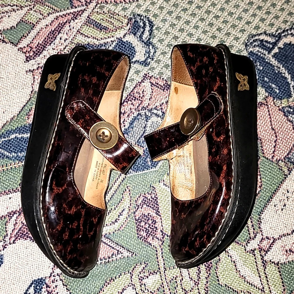 Alegria mary jane wedge shoes animal print patent leather 6/6.5 retro nerd 🤓